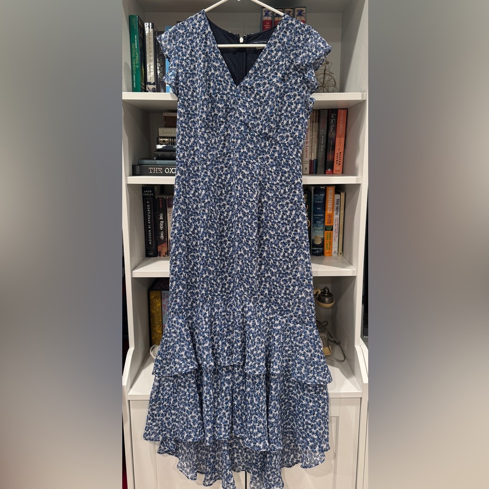Tommy Hilfiger. Flowing, Flutter Sleeve Midi Blue & White Floral Dress. Size 6